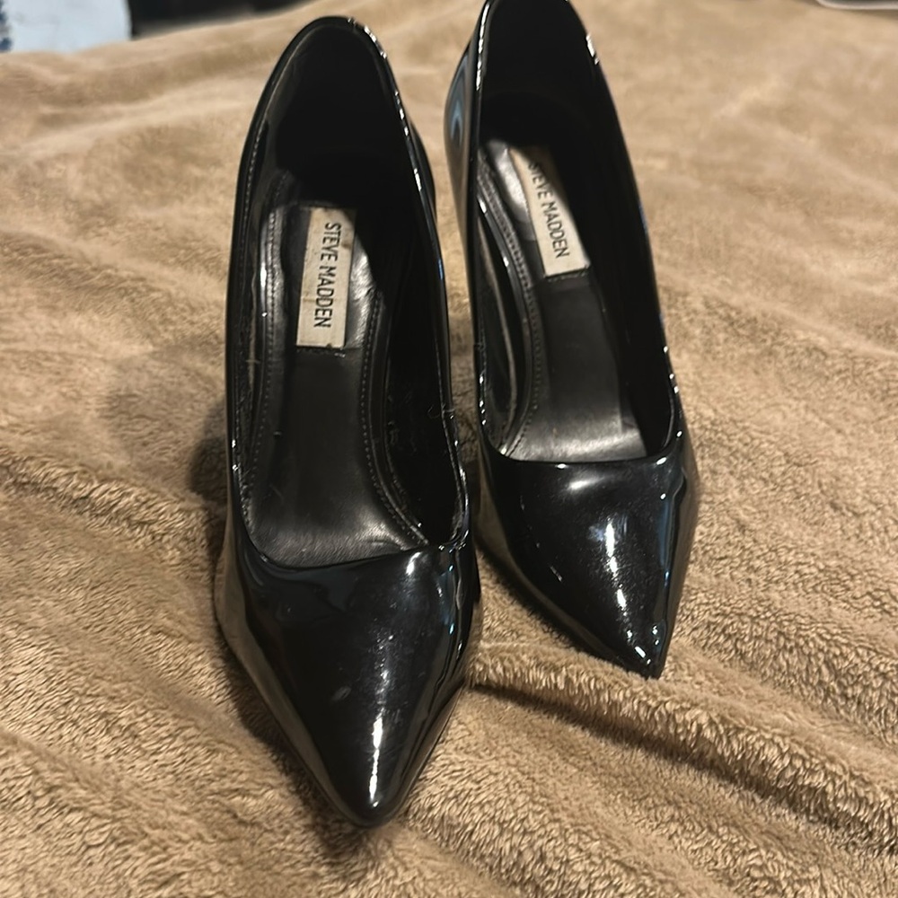 Steve Madden black Vala pump in 8.5